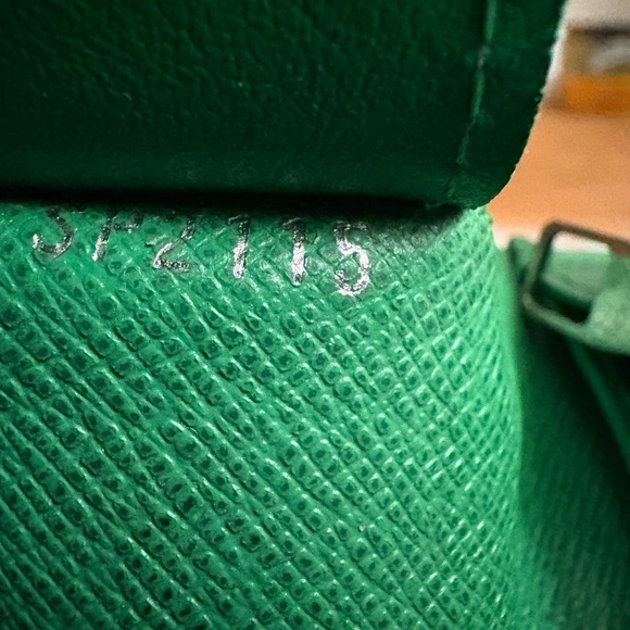 Louis Vuitton long leather Brazza  wallet - Picture 10 of 11